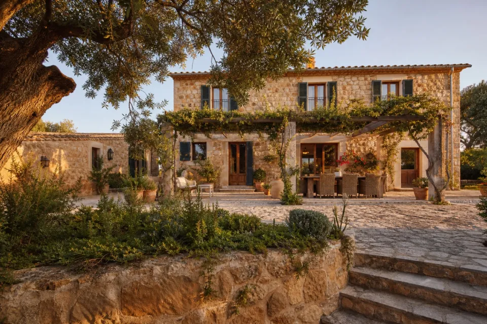 Finca restaurada en Santa Eulària des Riu