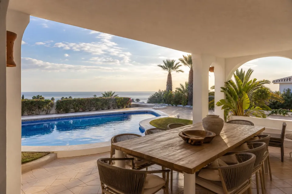 Contemporary villa with sea views in Sotogrande